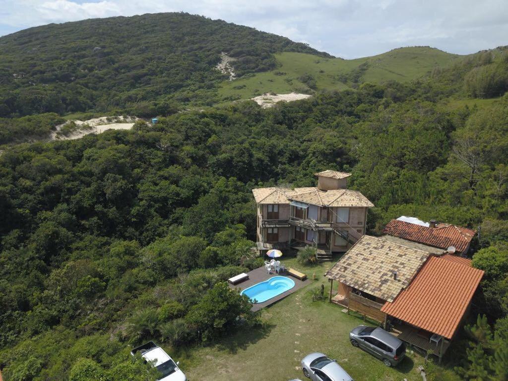 Villa California Praia do Rosa Bagian luar foto